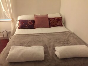 2 bedrooms - Cosy Cottage Sleeps 6 Suit Families, Contractors, Couples (Chesterfield)