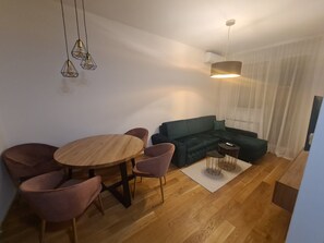 City Double Room | Living area - Apartman Green Centar (Novi Sad)