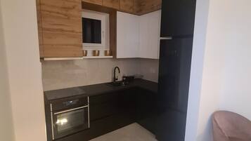 City Double Room | Private kitchen | Full-sized fridge, oven, dishwasher, electric kettle