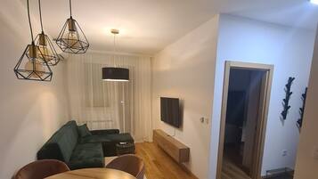 City Double Room | Living area | 45-inch flat-screen TV with cable channels, TV