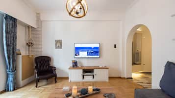 Romantic Apartment | Living room | Smart TV, Netflix, streaming services