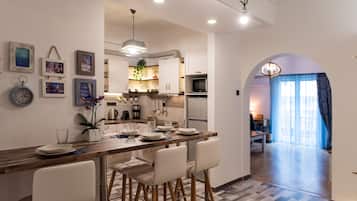 Romantic Apartment | Private kitchen | Full-size fridge, oven, stovetop, dishwasher