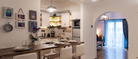 Appartement Romantique | Cuisine privée | Grand réfrigérateur, four, plaque de cuisson, lave-vaisselle