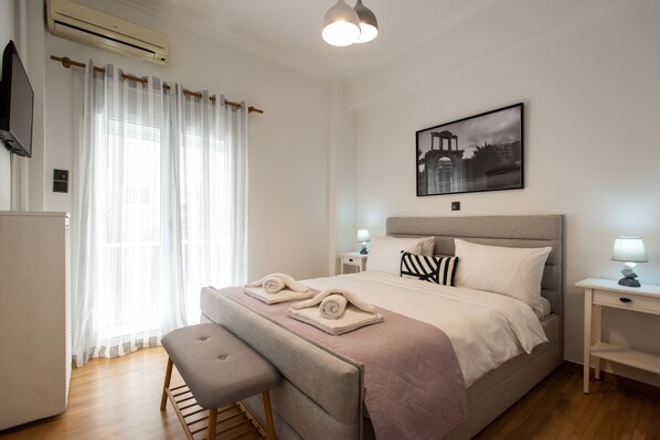 Romantic Apartment | 2 bedrooms, premium bedding, in-room safe, individually decorated