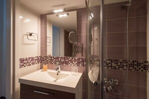 Ducha, artículos de tocador de diseñador, secador de pelo, bidet