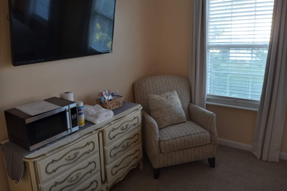 Coziest Room in Town!