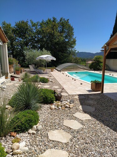 Appartement en Rez-de-jardin en Campagne Mais à 300m des Commerces