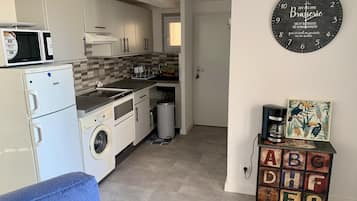 Refrigerador, microondas, parrilla de estufa y lavavajillas