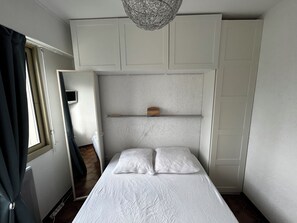 2 chambres, fer et planche à repasser