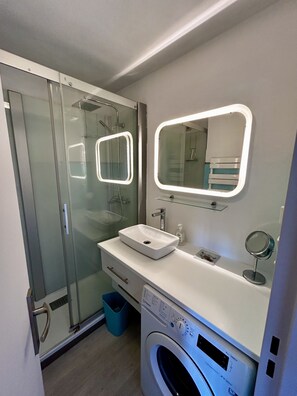 Douche, séchoir à cheveux