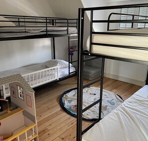 5 bedrooms, iron/ironing board, travel crib, WiFi