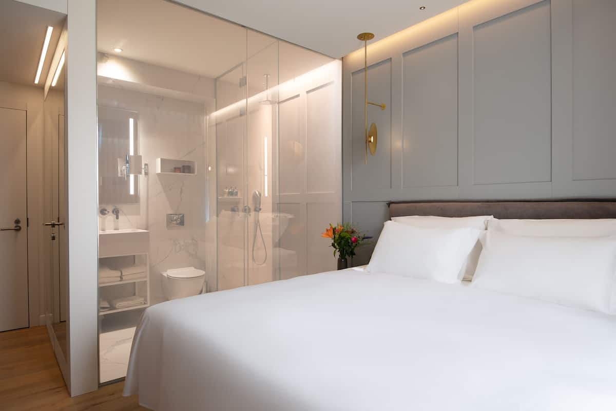 classic double room | 1 bedroom, egyptian cotton sheets, premium bedding, in-room safe