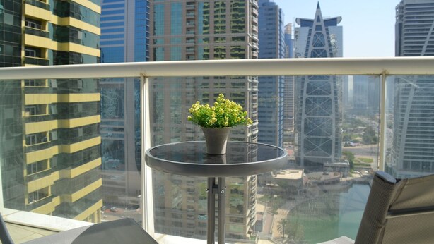 Property grounds - Delightful Lake View 1 Bedroom in JLT (Dubai)