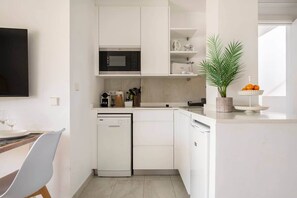 Fridge, microwave, dishwasher, coffee/tea maker