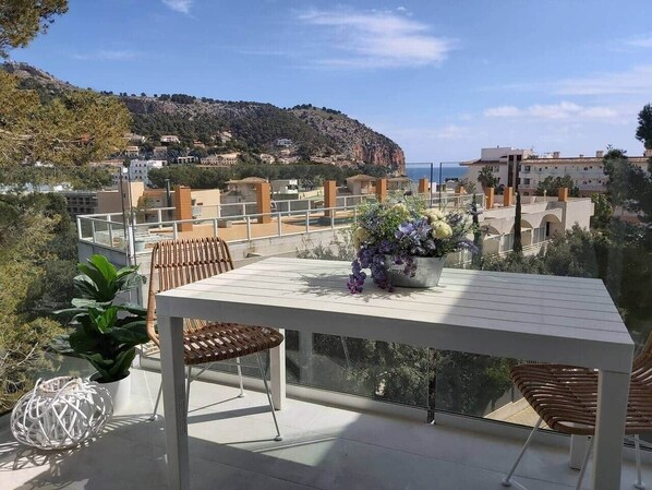 Outdoor dining - BEACH APARTMENT "CALA TORTA" POOL & TERRACE IN CANYAMEL (Capdepera)