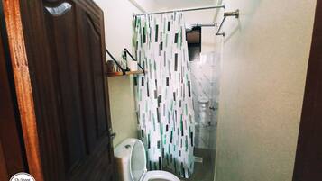 Suihku, pyyhkeet, saippua, vessapaperi