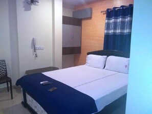 Hypo-allergenic bedding, iron/ironing board, bed sheets - Sagar Grand (Hyderabad)