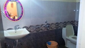 Shower, rainfall showerhead, free toiletries, soap - Sagar Grand (Hyderabad)