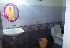 Shower, rainfall showerhead, free toiletries, soap - Sagar Grand (Hyderabad)