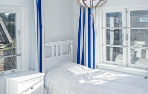 3 bedrooms, free WiFi, bed sheets