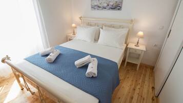 Family Apartment | Iron/ironing board, free WiFi, bed sheets