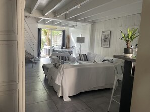 Smart TV, videojuegos, reproductor de DVD y libros