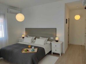 3 chambres, fer et planche à repasser, Wi-Fi, draps fournis