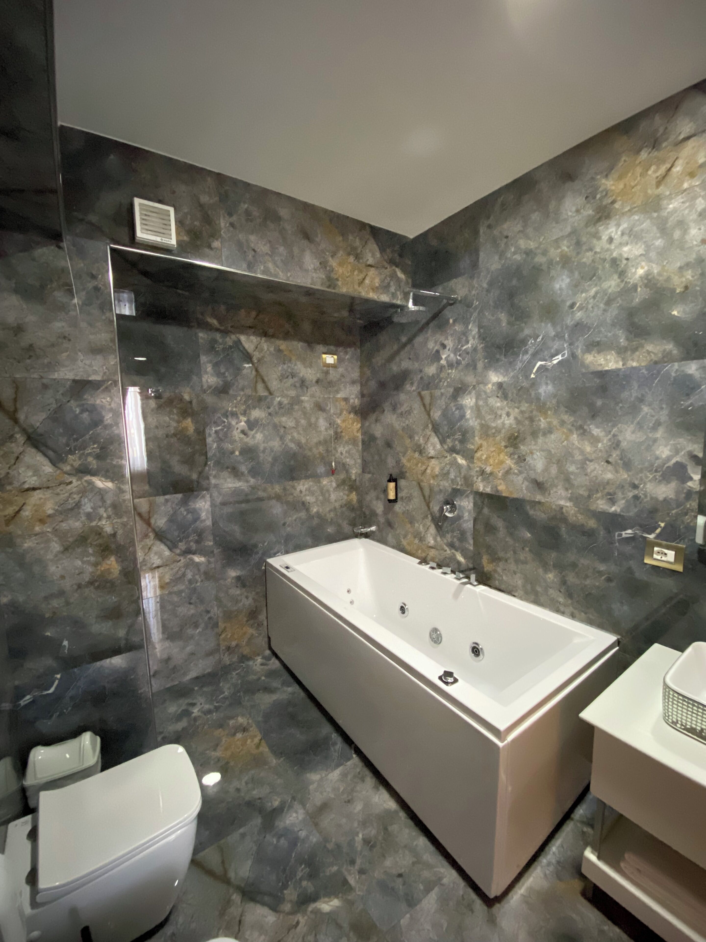 Habitación doble superior | Baño | Albornoces y zapatillas