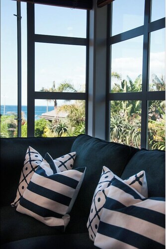 Condo on the Beach - The Sands Unit 2 - Newly decorated, premium apartment just metres away from the golden sands of Onetangi Beach. 3 bedroom, 2 bathrooms, sleeps 6.