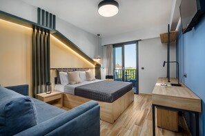 Family Room | Desk, laptop workspace, blackout drapes, soundproofing - Pidna (Dio-Olympos)