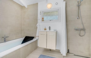 Shower - 4 bedroom awesome home in Skibby (Skibby)