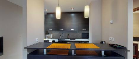 Kühlschrank, Mikrowelle, Ofen, Geschirrspüler