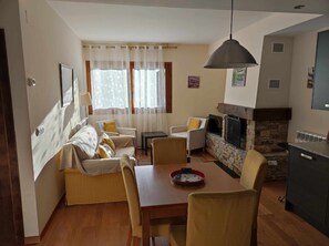 Televisie en een open haard