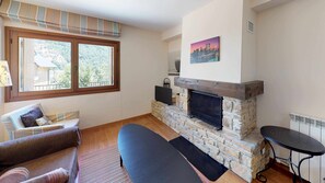 Televisie en een open haard