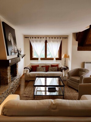 Televisie en een open haard