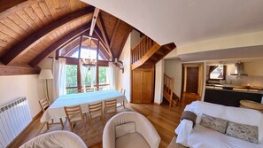 TV, fireplace - Musales 24 - tucasaenlospirineos (Escarrilla)