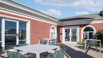 تناول الطعام بالخارج