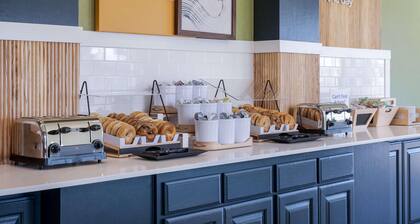 Days Inn and Suites By Wyndham Dumas