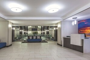 Lobby - La Quinta Inn & Suites by Wyndham Covington (Covington)