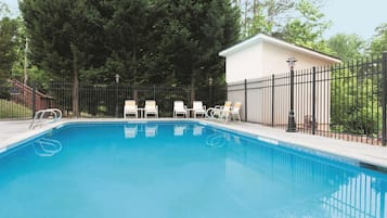 Hồ bơi ngoài trời