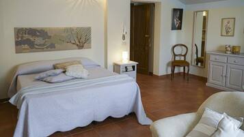 1 habitación, tabla de planchar con plancha, wifi y ropa de cama