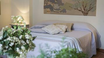 1 habitación, tabla de planchar con plancha, wifi y ropa de cama