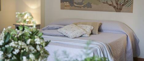 1 slaapkamer, een strijkplank/strijkijzer, wifi, beddengoed