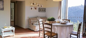 Finely furnished apartment with swimming pool and air conditioning