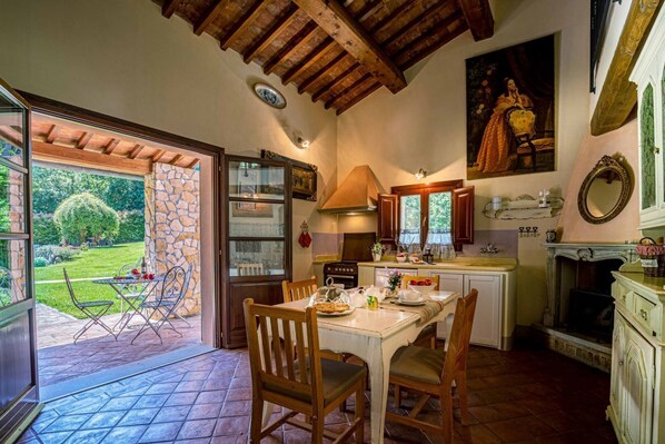 Dining - Elegant apartment surrounded by nature with swimming pool (Sassetta)