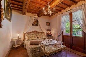 2 bedrooms, iron/ironing board, WiFi, bed sheets - Elegant apartment surrounded by nature with swimming pool (Sassetta)