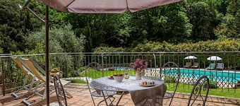 Elegant and spacious apartment with swimming pool near the Spa