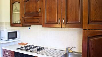 Réfrigérateur, four, plaque de cuisson