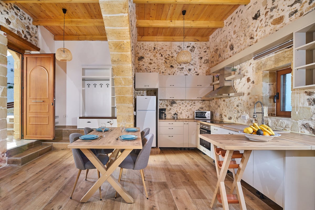 Apartemen Basic (Margarita) | Area keluarga | Smart TV 32-inci dengan saluran TV digital, TV, dan Netflix