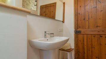 Shower, bidet, towels